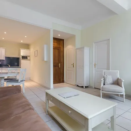 Godiva Apartment *